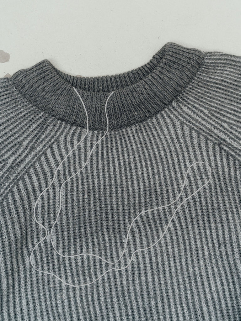 Tau | Reversible Knitted Sweater Dark Grey - maezen