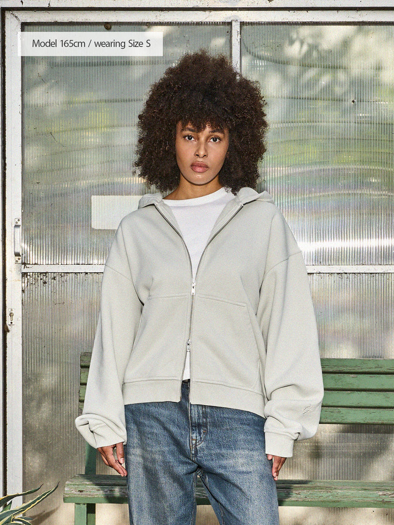 Beauty in Resistance | Zip-Hoodie Light Grey - maezen